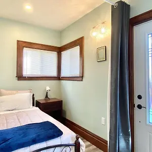 cozy-suite-walk-to-the-falls-niagara-falls.niagara-fallshotels.com/